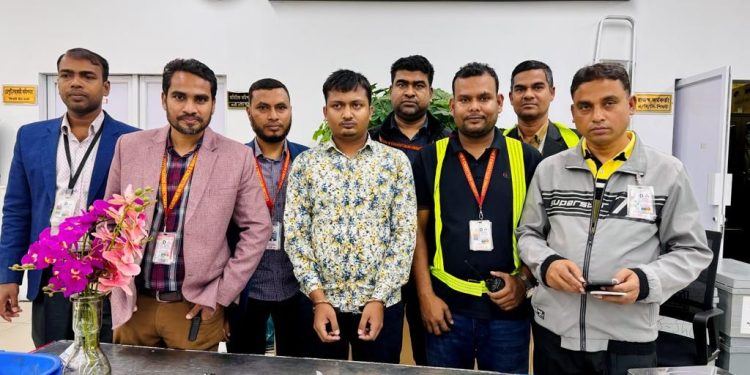 বিমানবন্দরে ৪৯ সোনার বারসহ যাত্রী আটক