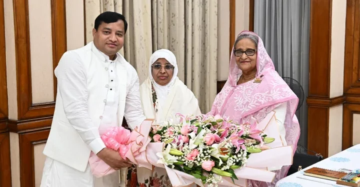 প্রধানমন্ত্রীর সঙ্গে সাক্ষাৎ করলেন গাজীপুর সিটি মেয়র