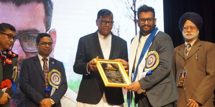 মাদার তেরেসা অ্যাওয়ার্ড পেলেন বাংলাদেশের শিল্পপতি