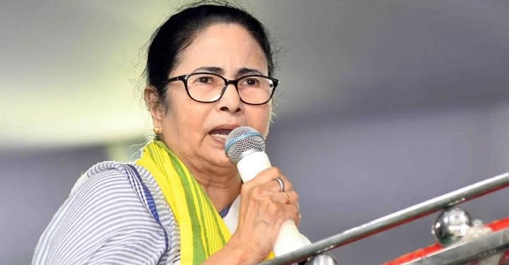 ভয়াবহ দুর্ঘটনার কবলে গাড়িবহর, অল্পের জন্য প্রাণে বাঁচলেন মমতা