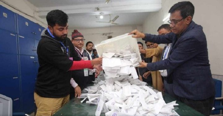 প্রাপ্ত ফলাফল- আওয়ামী লীগ : ২২৩টি, জাতীয় পার্টি: ১১টি, স্বতন্ত্র: ৬২টি, অন্যান্য: ২টি