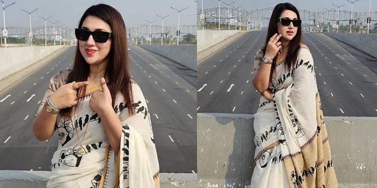 ৩০০ ফিটের সেই ভাইরাল প্লেসে অপু বিশ্বাস