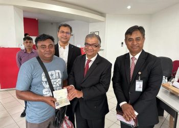 আড়াই লাখ পাসপোর্ট পেলেন মালয়েশিয়া প্রবাসী বাংলাদেশিরা