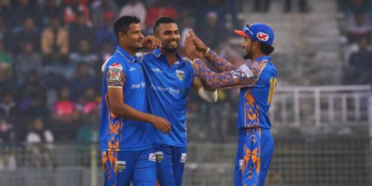 রংপুরকে হারিয়ে খুলনার তিনে তিন