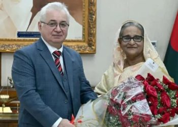প্রধানমন্ত্রীকে গণভবনে ১৯ দেশের রাষ্ট্রদূতের অভিনন্দন