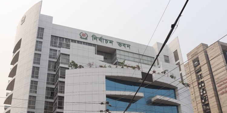 জাল ভোট দেওয়ায় প্রিসাইডিং অফিসারসহ ১৫ জনকে শাস্তি