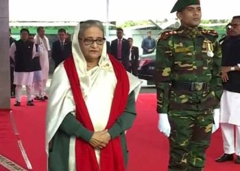 বঙ্গবন্ধুর প্রতিকৃতিতে প্রধানমন্ত্রীর শ্রদ্ধা