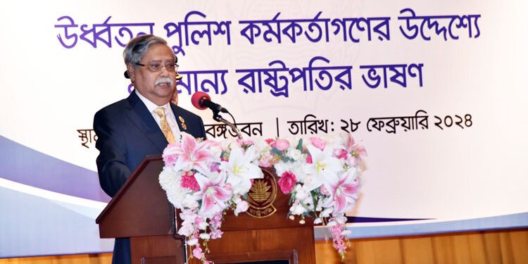 সাধারণ মানুষ এখনো থানায় যেতে ভয় পায়: রাষ্ট্রপতি