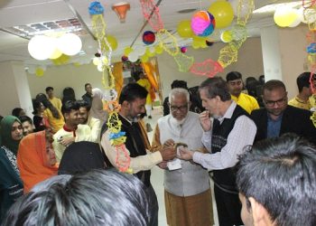 বসন্ত-ভালোবাসায় রঙিন আশা ইউনিভার্সিটির ক্যাম্পাস