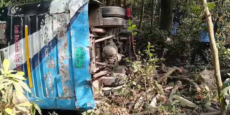 বাস-মোটরসাইকেল সংঘর্ষে প্রবাসী যুবকের মৃত্যু