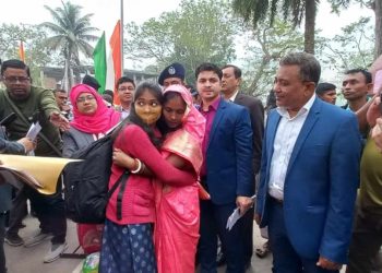 ভারতে আটকে পড়া ১২ বাংলাদেশি ফিরলেন আগরতলা সীমান্ত দিয়ে