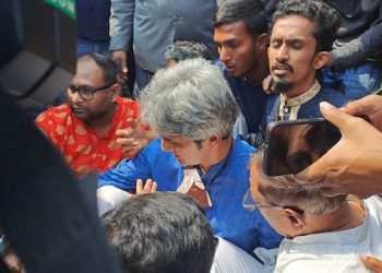 সচিবালয় অভিমুখে গণতন্ত্র মঞ্চের মিছিল, লাঠিচার্জে সাকিসহ আহত ৫
