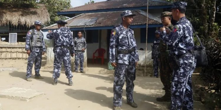 মিয়ানমার থেকে পালিয়ে বিজিবি ক্যাম্পে ১৪ সীমান্তরক্ষী