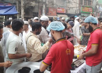 বাহারি পদে জমে উঠেছে পুরান ঢাকার ইফতার আয়োজন