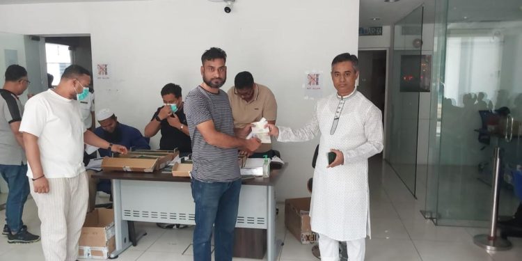 মালয়েশিয়ায় সরাসরি পাসপোর্ট পেলেন দেড় হাজার প্রবাসী