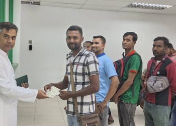 প্রবাসীদের সরাসরি পাসপোর্ট দিচ্ছে হাইকমিশন