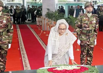 বঙ্গবন্ধুর প্রতিকৃতিতে প্রধানমন্ত্রীর শ্রদ্ধা