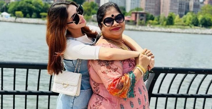 পূজা চেরির মা আর নেই