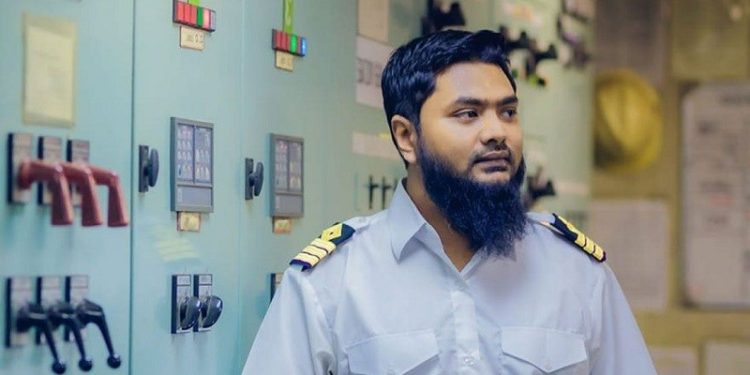 ‘মা’ বলে ডাক দিলে তৌফিকের ফোনটি কেড়ে নেয় জলদস্যুরা