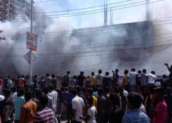 বেইলি রোডের পর এবার চট্টগ্রামে ভবনে ভয়াবহ আগুন