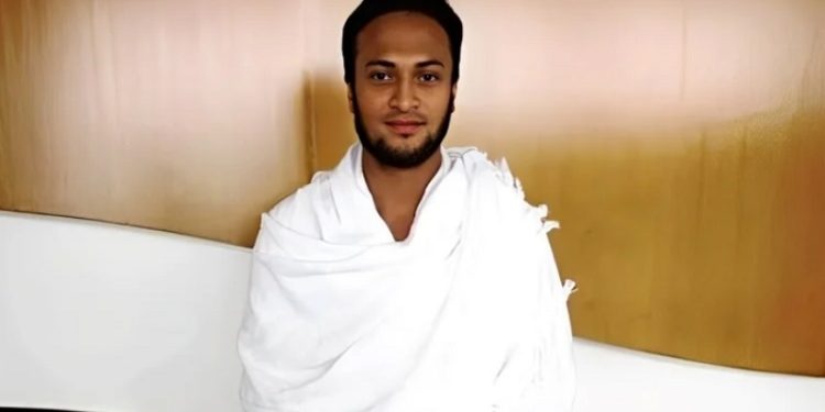 ওমরাহ পালনে সৌদি আরবে সাকিব