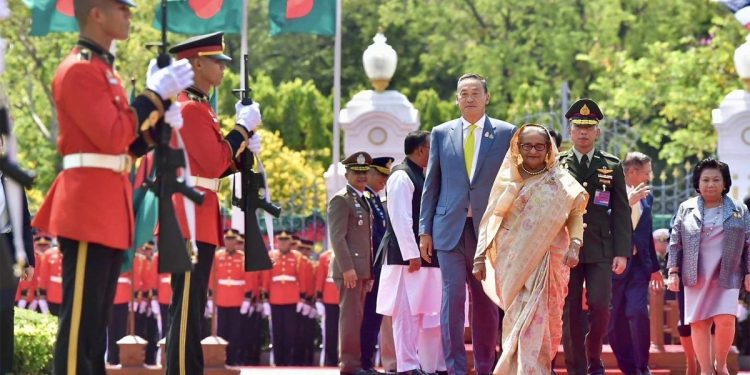 দ্বিপাক্ষিক বৈঠকে থাই প্রধানমন্ত্রীর কার্যালয়ে শেখ হাসিনা