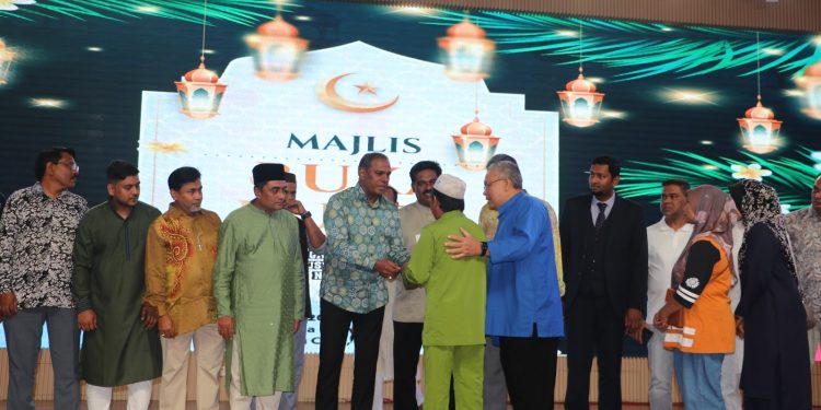 বাংলাদেশী কর্মীদের ভূয়সী প্রশংসায় মালয়েশিয়ার সাবেক মানবসম্পদ মন্ত্রী এম সারাভানান