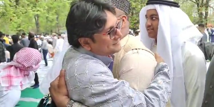ইতালিতে ঈদের নামাজ আদায় করেছেন মুসল্লীরা