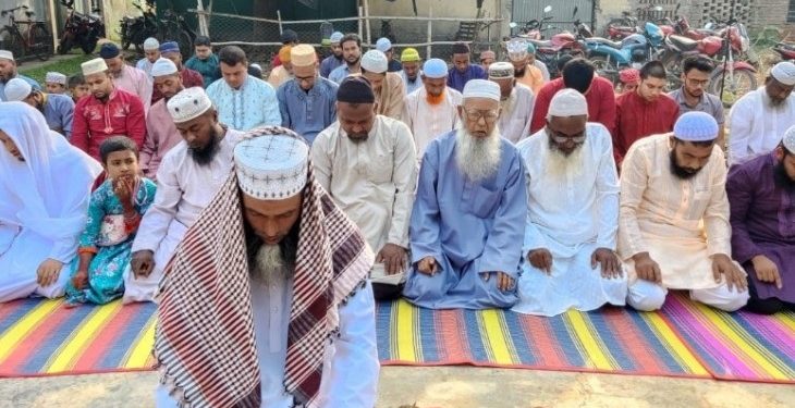 ঝিনাইদহে ঈদুল ফিতরের নামাজ আদায়
