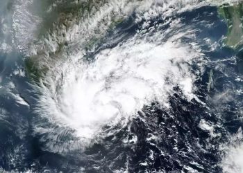 জেলেদের গভীর সাগর থেকে ফেরার জরুরি নির্দেশ