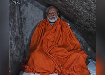 ধ্যানে বসলেন মোদি