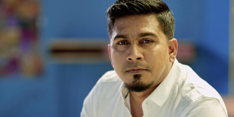 প্রবাসীদের লাগেজ নিয়ে ছেলেখেলা, ক্ষোভ ঝাড়লেন অমি