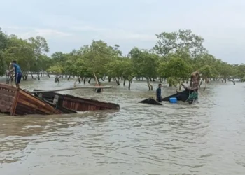 কালবৈশাখী ঝড়ে বঙ্গোপসাগরে ডুবল ২০ ট্রলার
