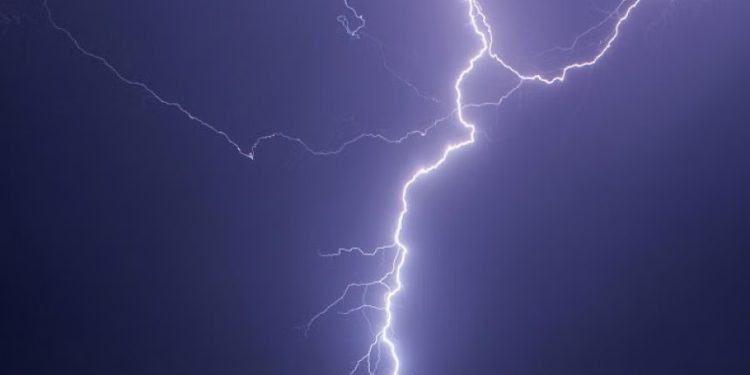 বজ্রপাতে হাফেজ প্রাণ গেলো