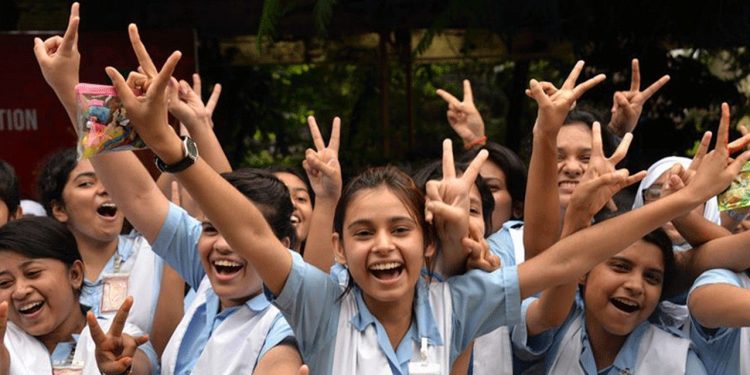 শনিবার খুলছে সব মাধ্যমিক বিদ্যালয়