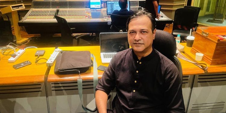 মুম্বাই ফিল্ম ইন্ডাস্ট্রিতে অভিষেক হলো আসিফের