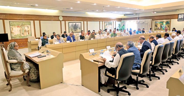 কঠোরভাবে বাজার মনিটরিংয়ের নির্দেশ প্রধানমন্ত্রীর