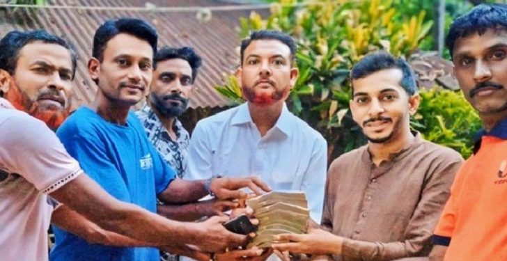 ভ্যানচালক ফেরত দিলেন ব্যবসায়ীর ফেলে যাওয়া ৯ লাখ টাকা