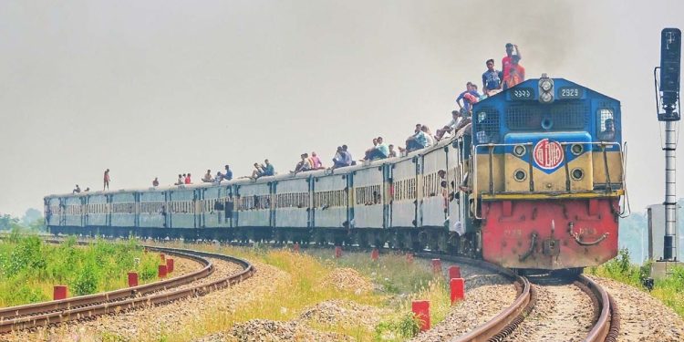 ঈদযাত্রায় ট্রেনের অগ্রিম টিকিট বিক্রি শুরু