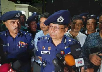 ‘সহকর্মীর গুলিতে পুলিশ নিহত’ নিয়ে যা বললেন আইজিপি