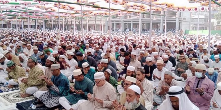 একদিন আগেই ঢাকায় ঈদের নামাজ অনুষ্ঠিত