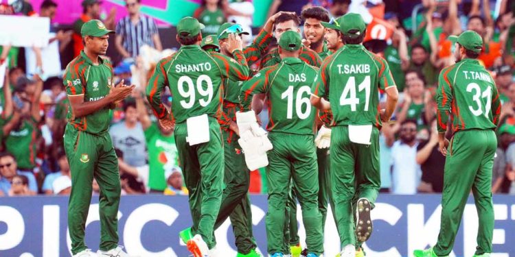 টস হেরে বোলিংয়ে বাংলাদেশ, বাদ সৌম্য