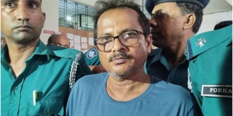 ৩ মোবাইল পুকুরে ফেলেন গ্যাস বাবু, উদ্ধারে যাচ্ছে ডিবি