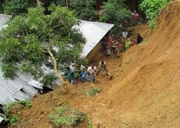 কক্সবাজারে পাহাড় ধসে শিশুসহ ২ জনের মৃত্যু