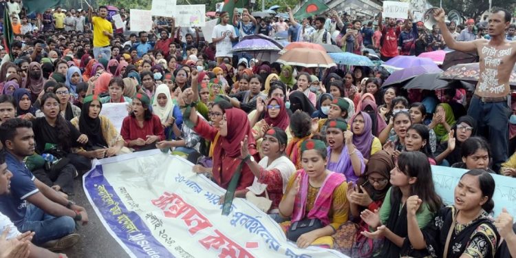 নতুন কর্মসূচি দিয়ে শাহবাগ ছাড়লো শিক্ষার্থীরা