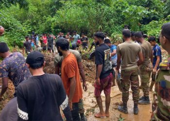 সাজেকে আটকে পড়া ২৬০ পর্যটককে উদ্ধার করল সেনাবাহিনী