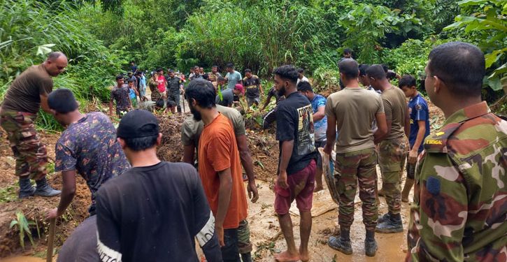 সাজেকে আটকে পড়া ২৬০ পর্যটককে উদ্ধার করল সেনাবাহিনী