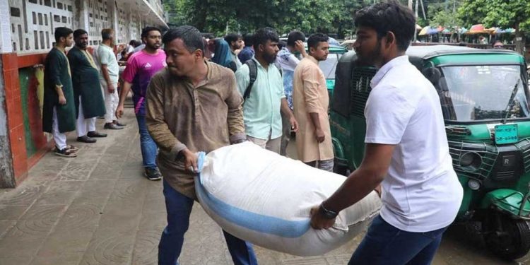 বন্যার্তদের জন্য ২৫ ট্রাক ত্রাণ পাঠিয়েছে বৈষম্যবিরোধী ছাত্র আন্দোলন