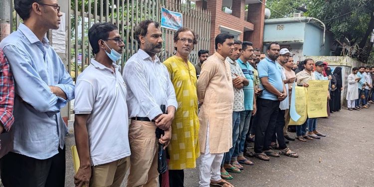 ‘পুলিশ গুলি করলে তাদের সন্তানদের পড়াবেন না শিক্ষকরা’
