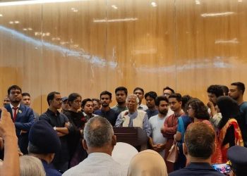 কান্নাজড়িত কণ্ঠে তরুণদের প্রতি কৃতজ্ঞতা জানালেন ড. ইউনূস